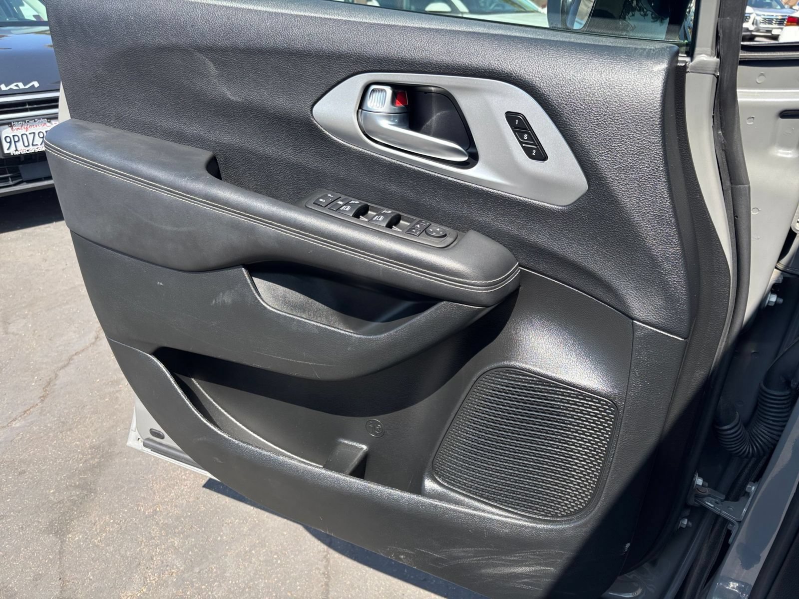 Thumbnail: 2025 Chrysler Pacifica - 18