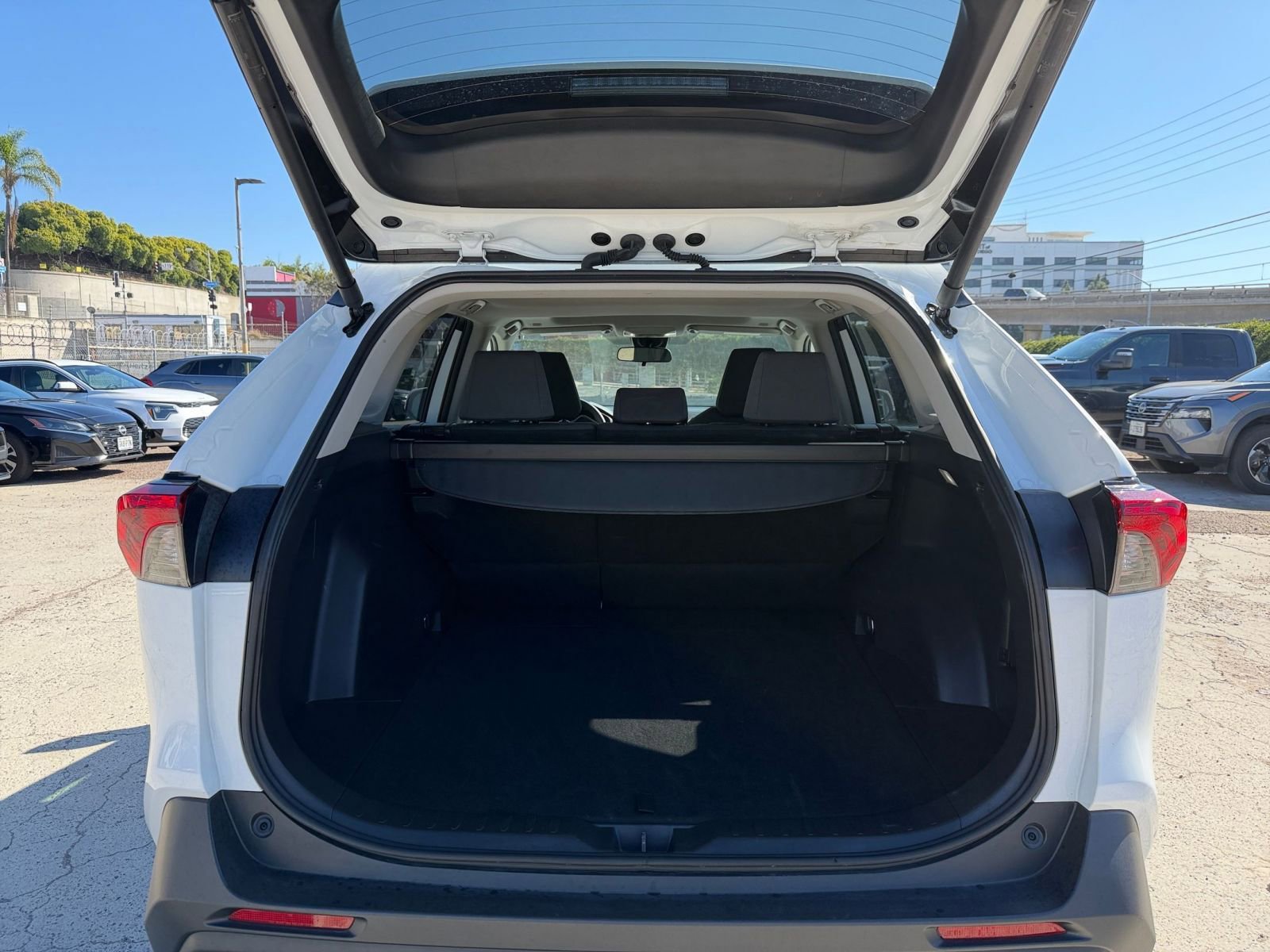 Thumbnail: 2025 Toyota RAV4 - 31