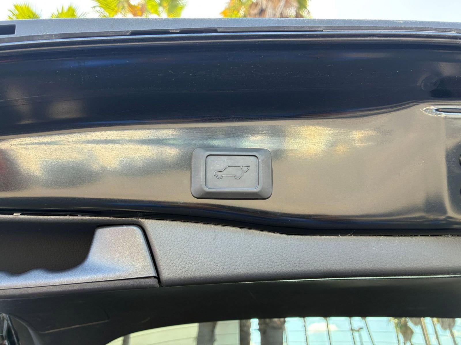 Thumbnail: 2025 Toyota RAV4 - 23