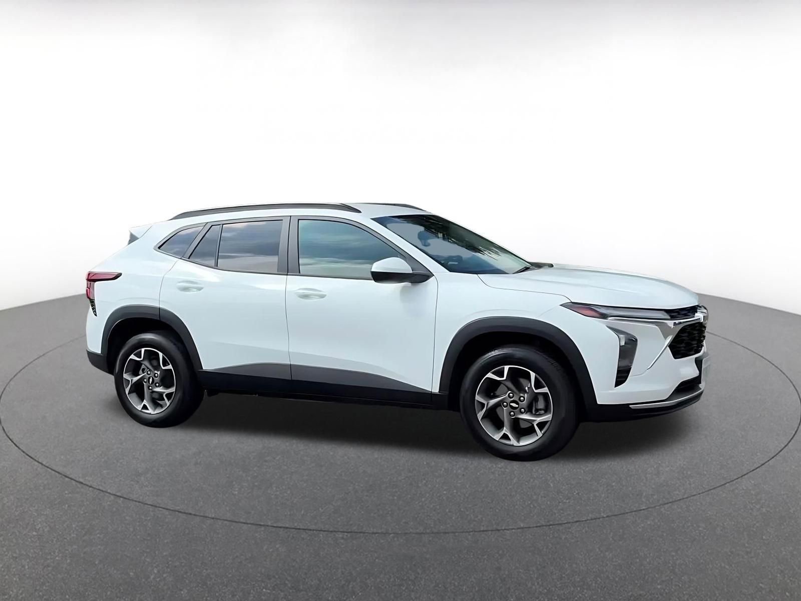 Thumbnail: 2025 Chevrolet Trax - 2