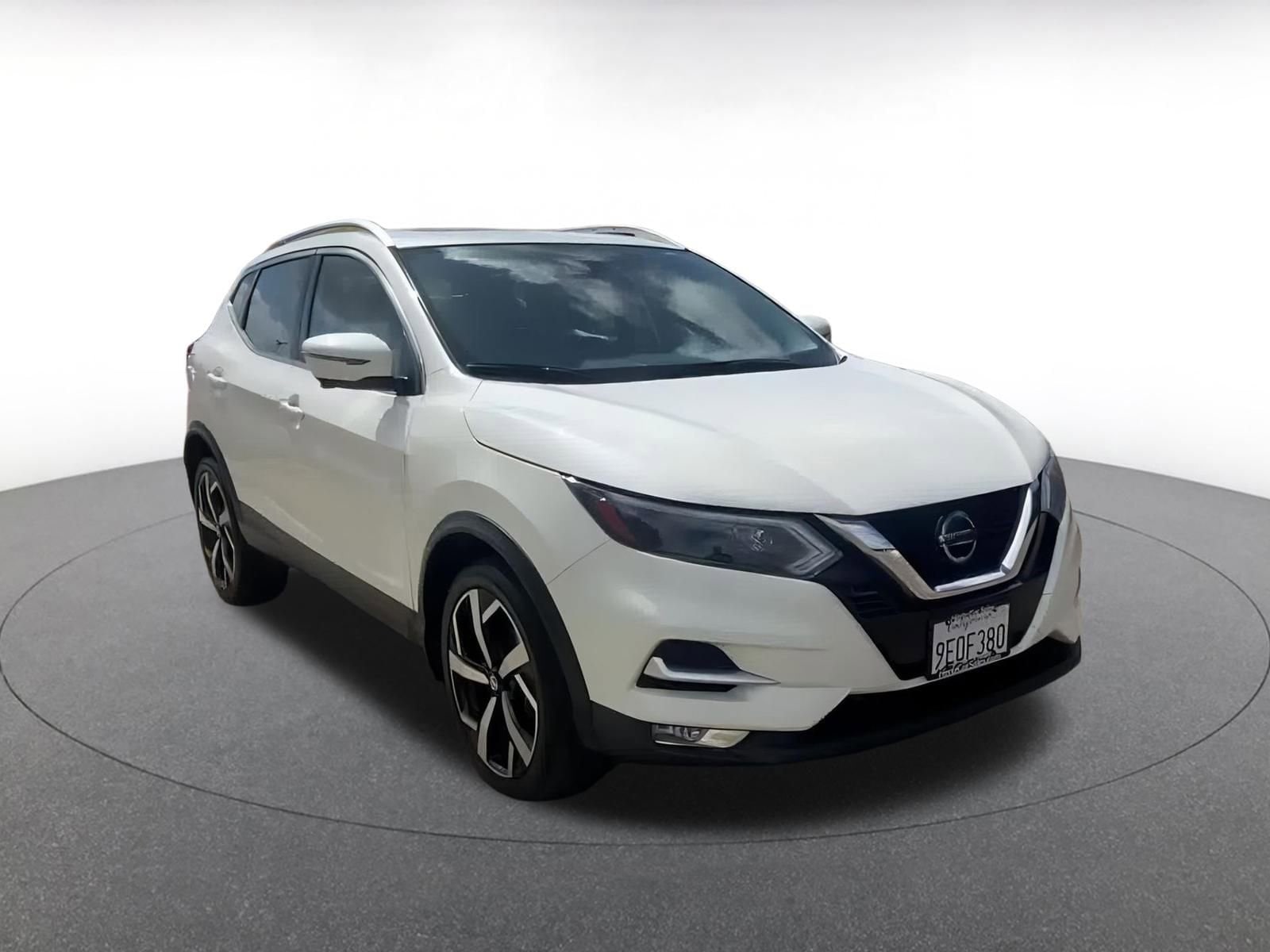 Thumbnail: 2022 Nissan Rogue Sport - 3