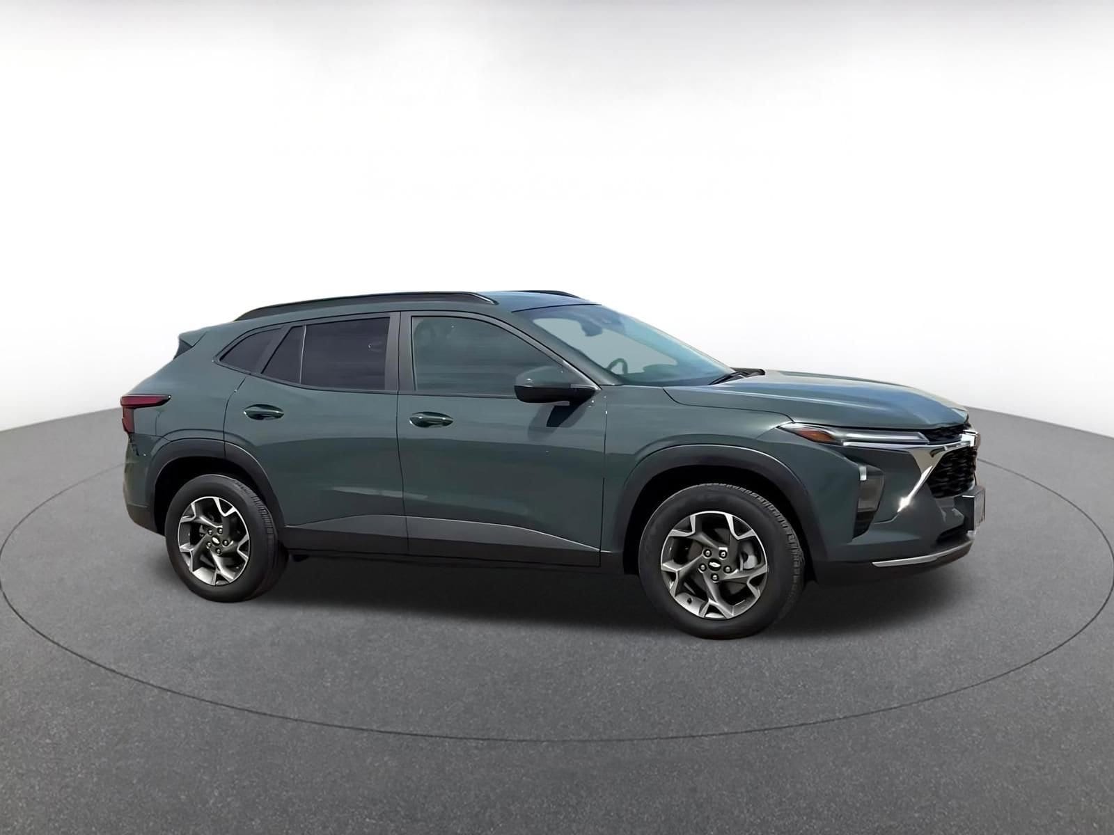 Thumbnail: 2025 Chevrolet Trax - 2