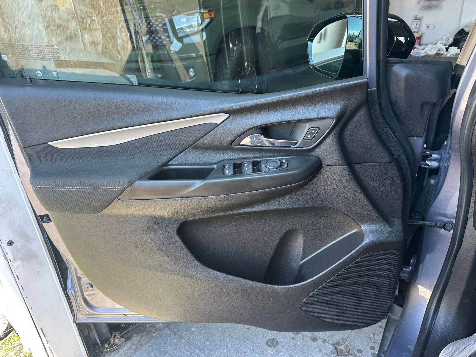 Thumbnail: 2023 Chevrolet Bolt EV - 24