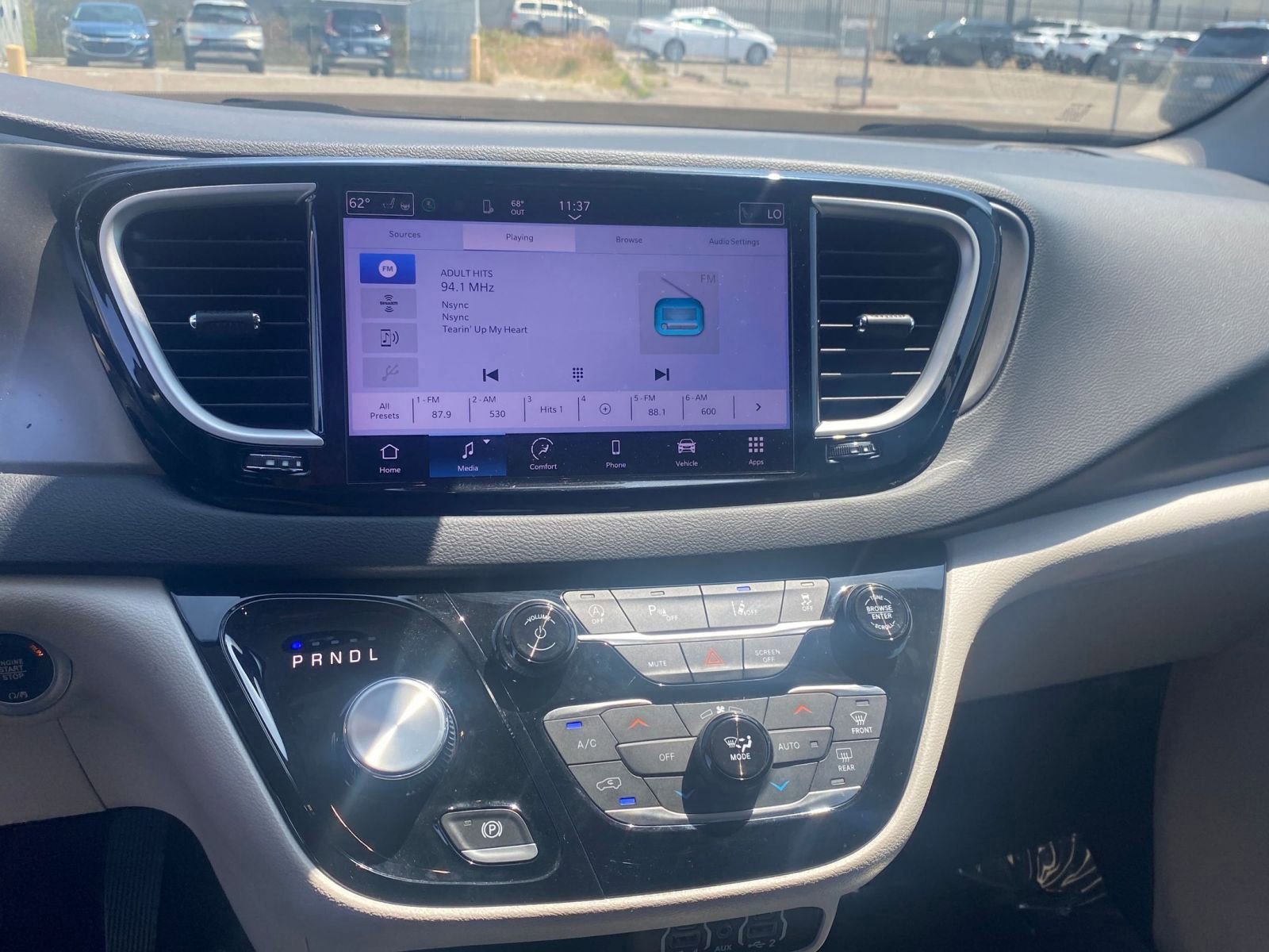 Thumbnail: 2023 Chrysler Pacifica - 18