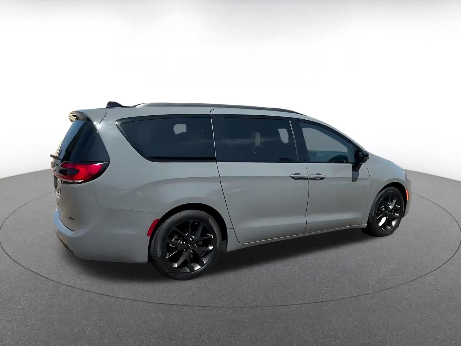 Thumbnail: 2025 Chrysler Pacifica - 15