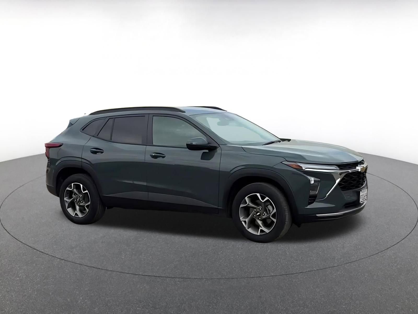 Thumbnail: 2025 Chevrolet Trax - 2