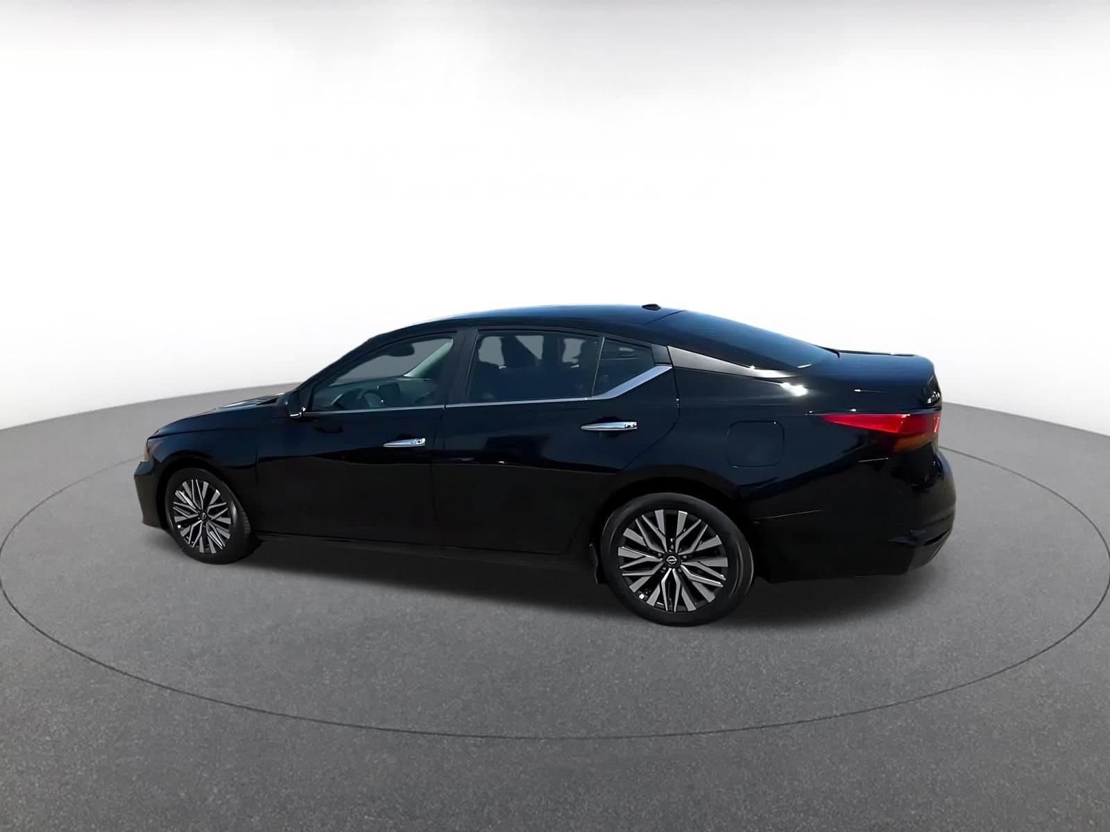 Thumbnail: 2025 Nissan Altima - 8