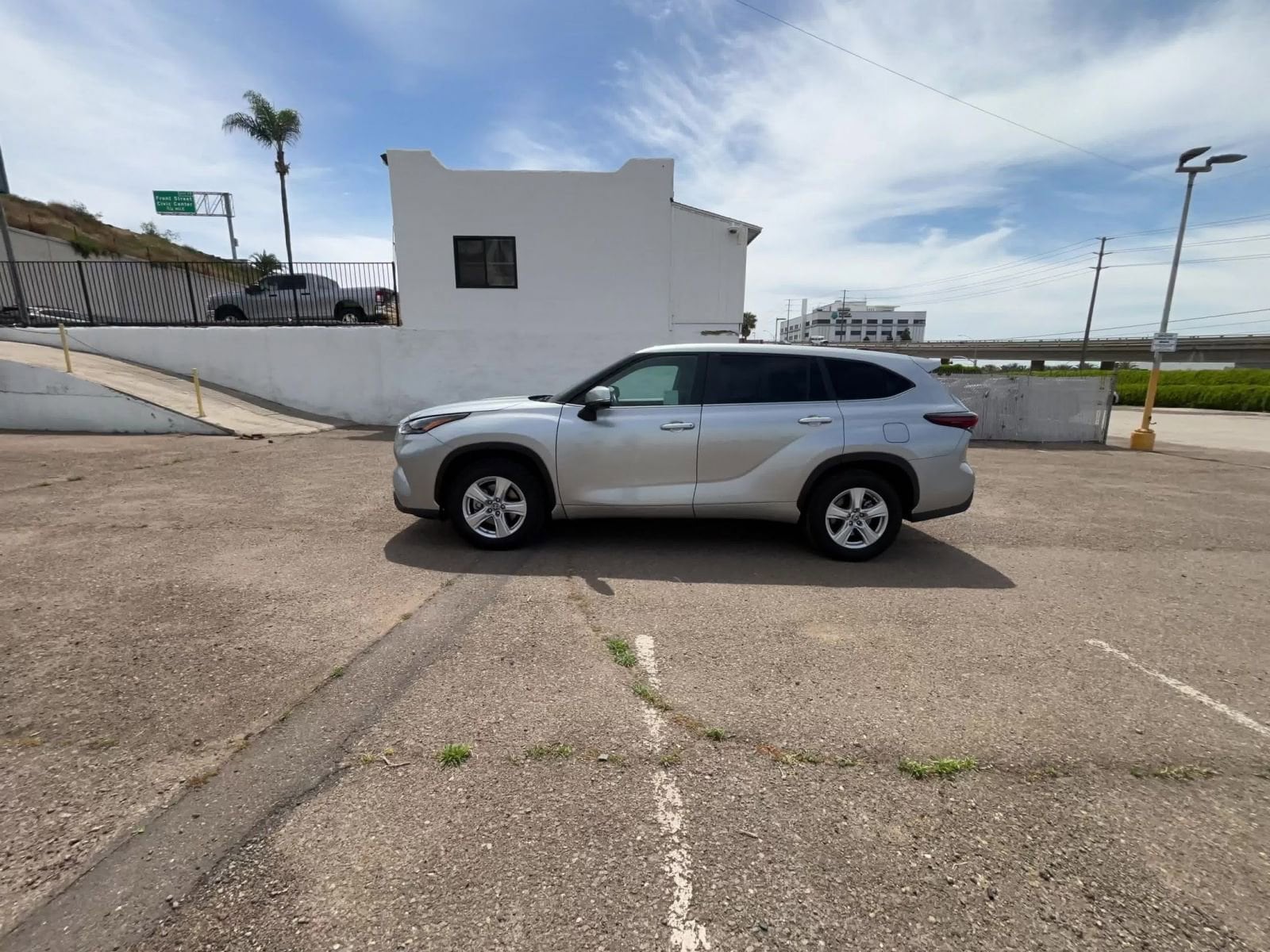 Thumbnail: 2025 Toyota Highlander - 16