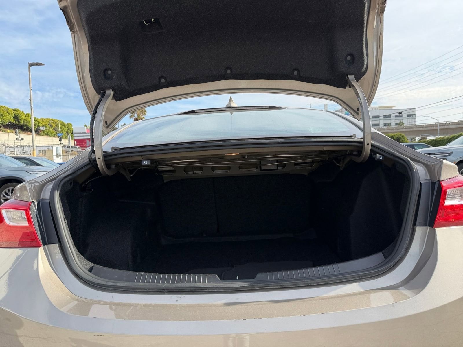 Thumbnail: 2023 Chevrolet Malibu - 31