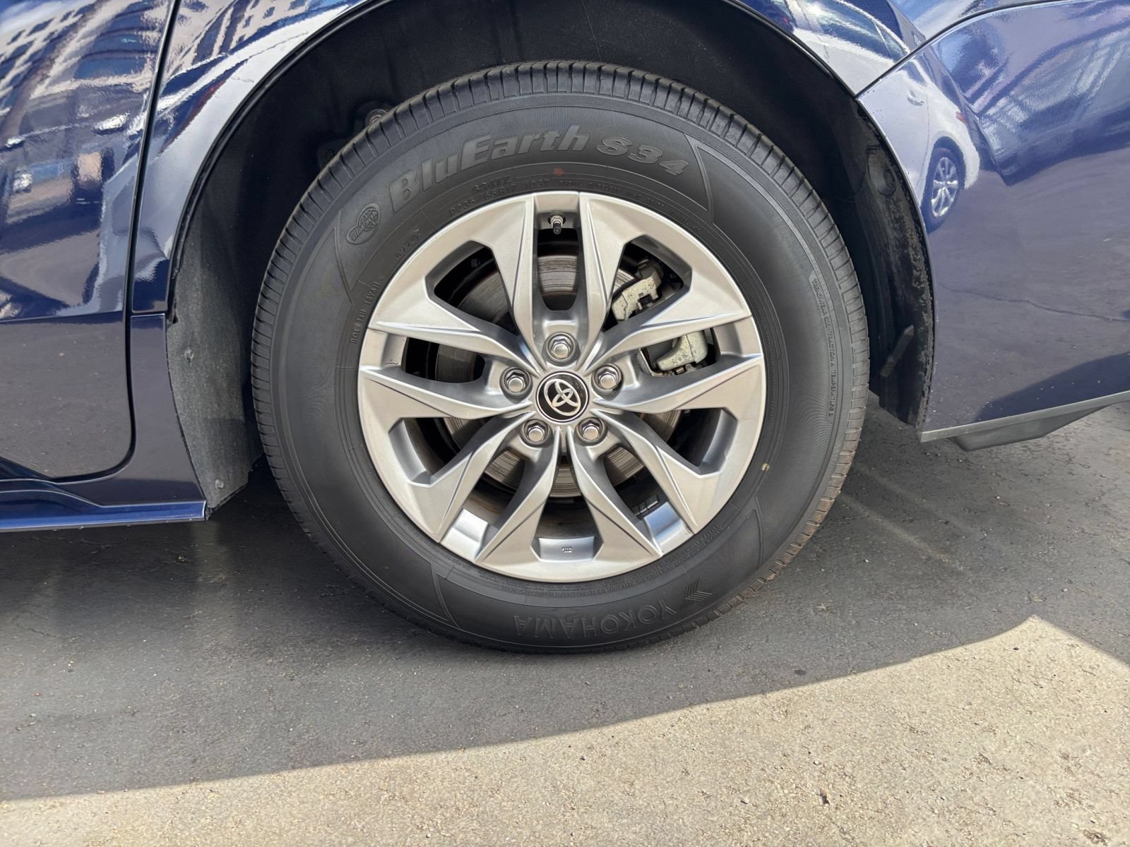 Thumbnail: 2025 Toyota Sienna - 32