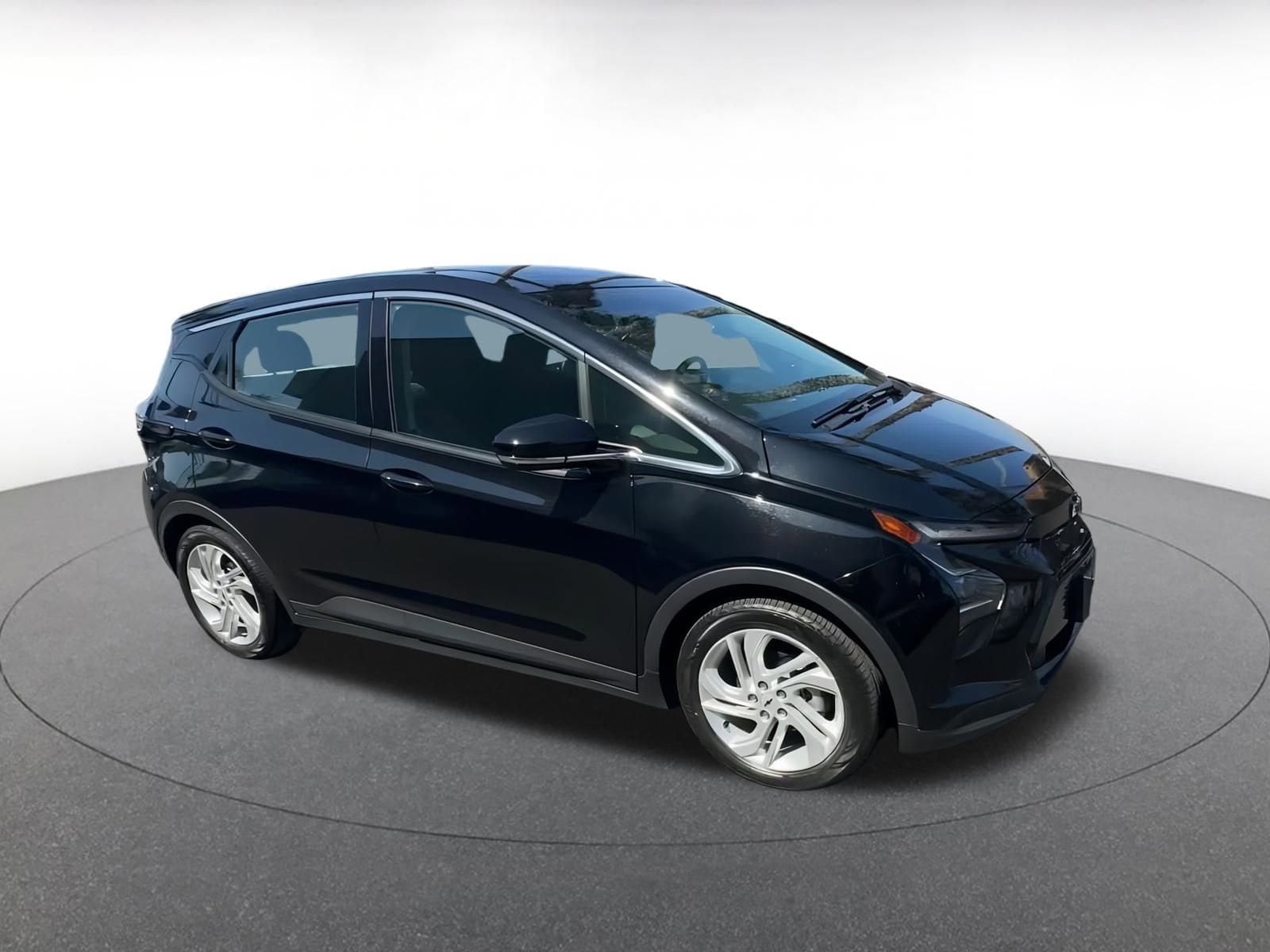 Thumbnail: 2023 Chevrolet Bolt EV - 2