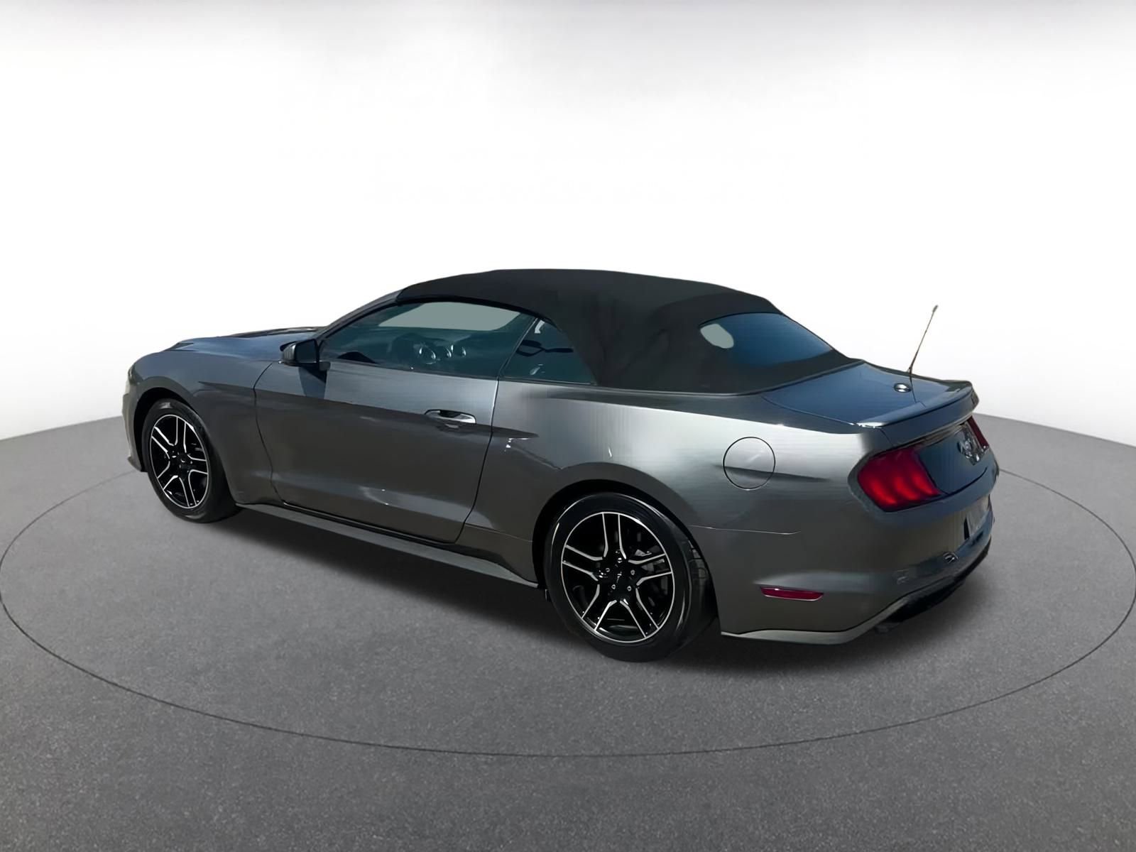Thumbnail: 2022 Ford Mustang - 10