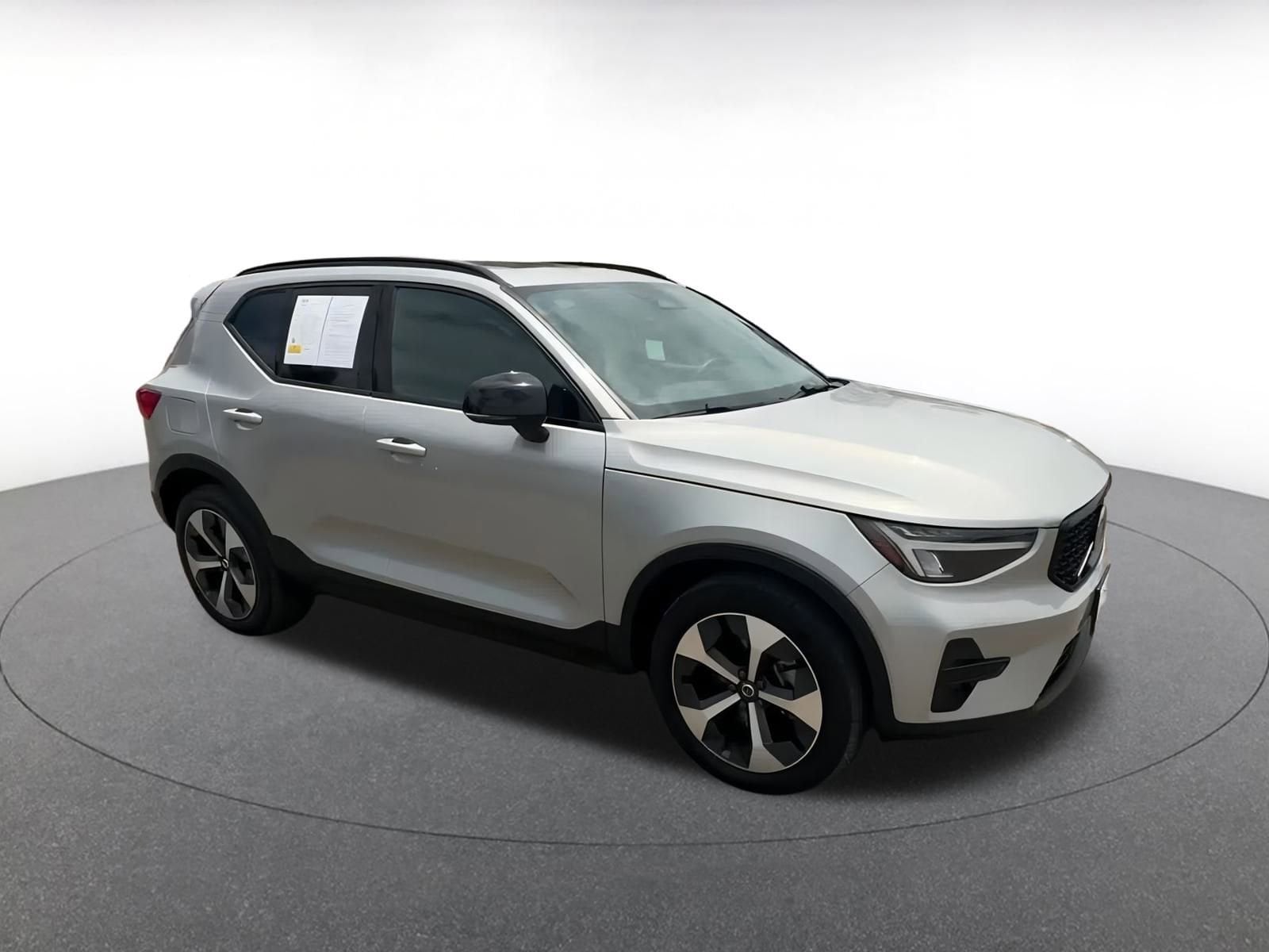 Image 2 of 2024 Volvo XC40 B5 Core SUV
