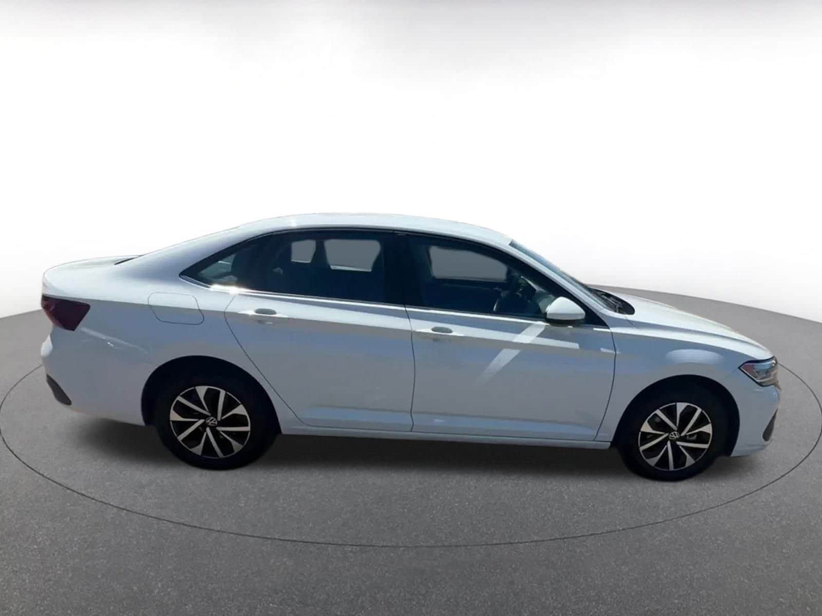 Thumbnail: 2024 Volkswagen Jetta - 16