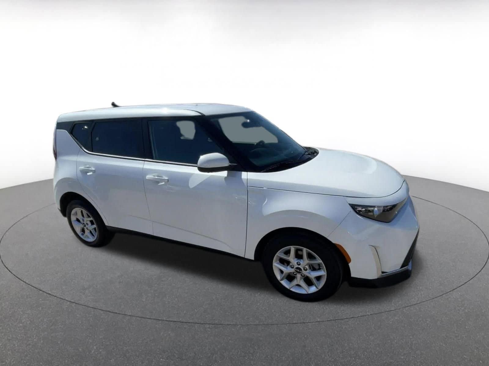2024 Kia Soul LX 2