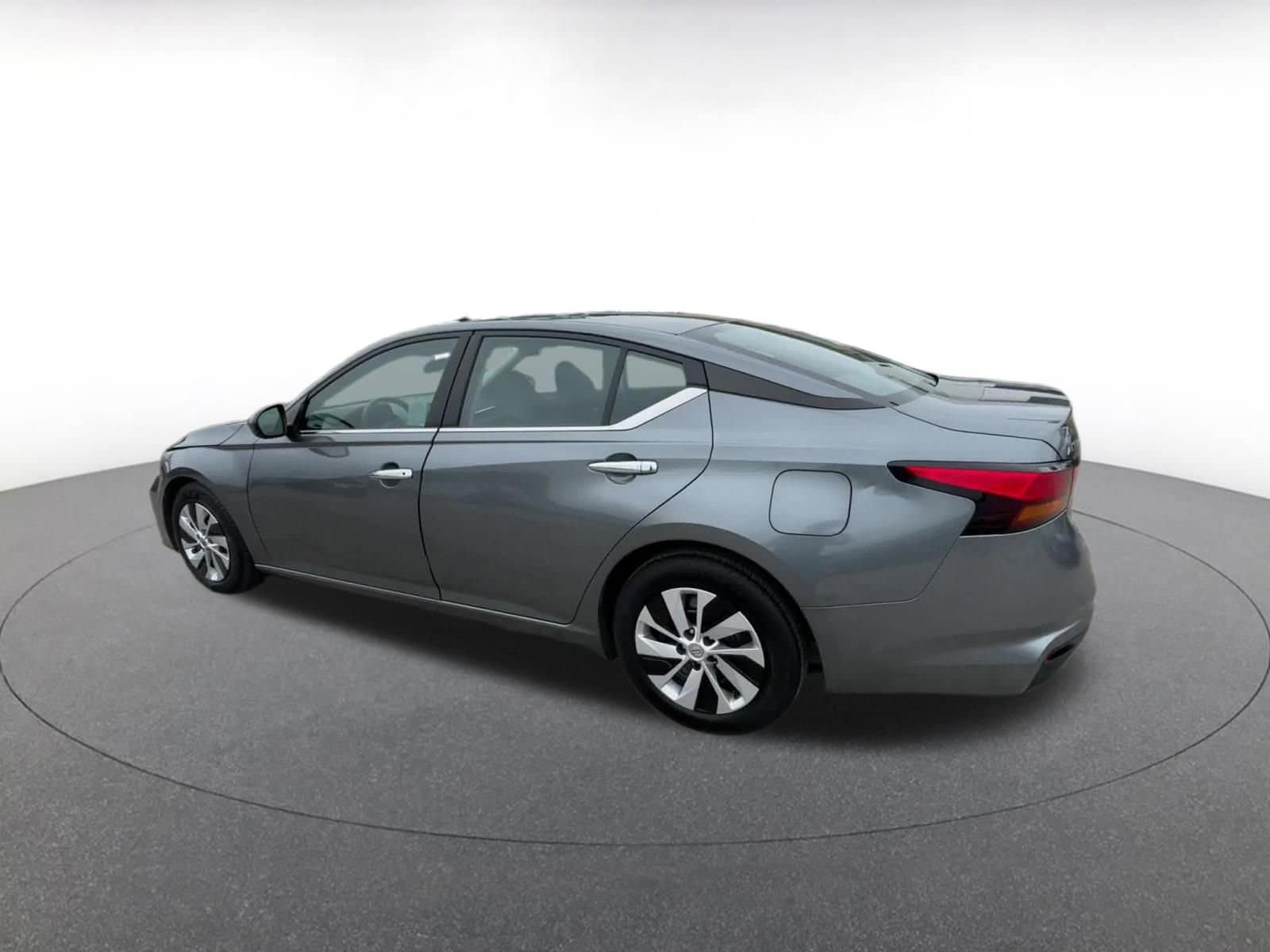 2023 Nissan Altima S 10