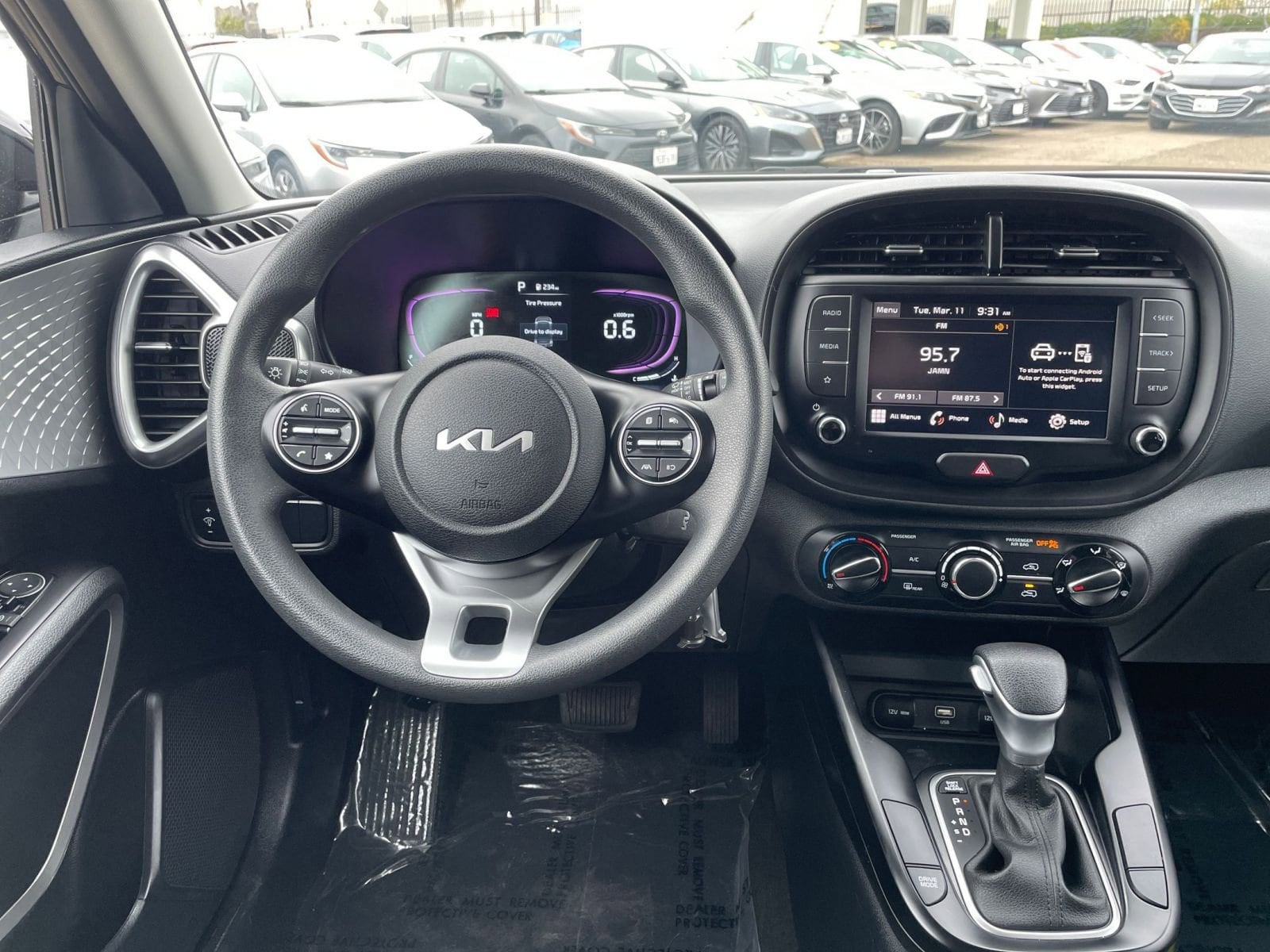 2024 Kia Soul LX 32