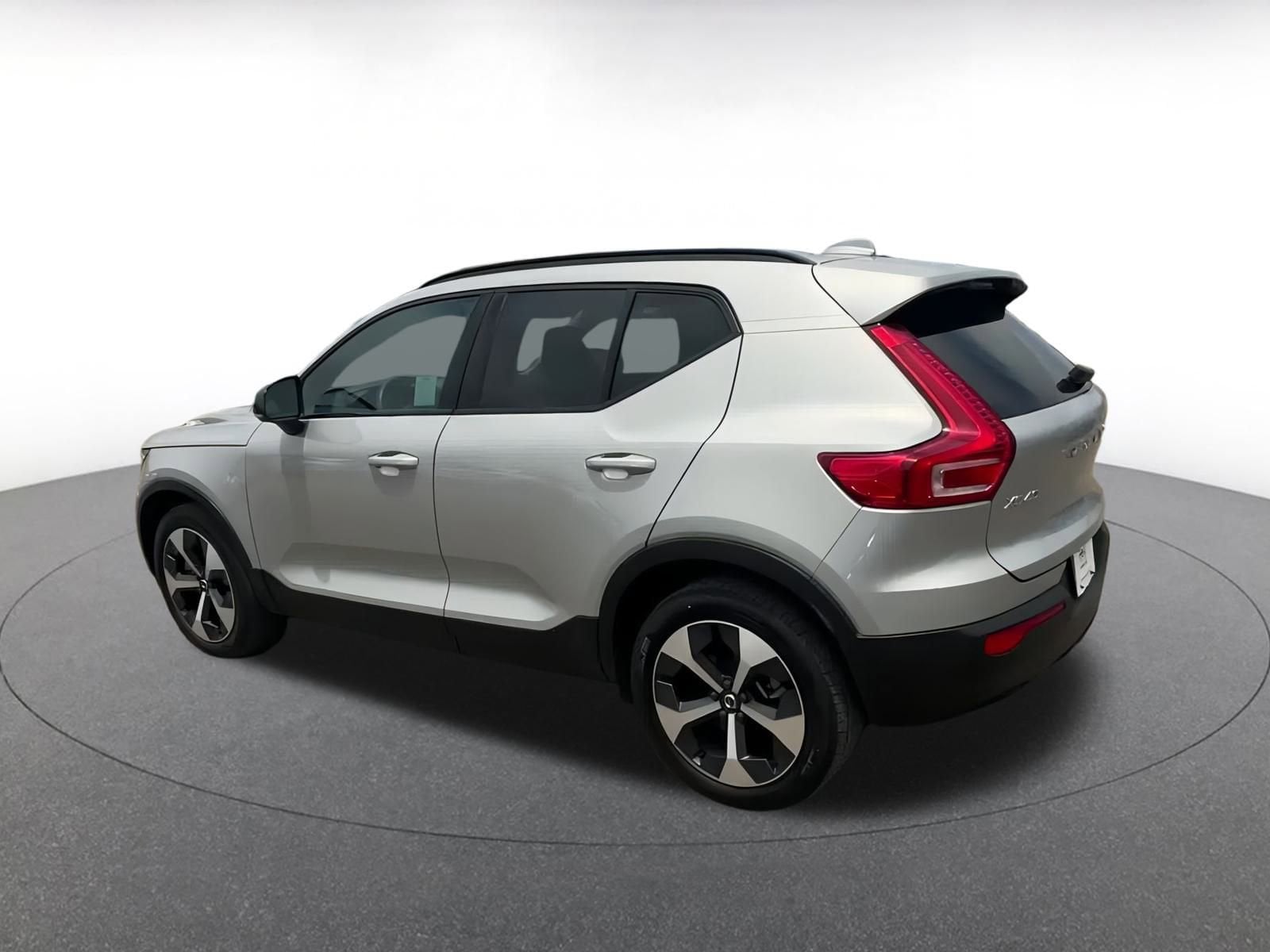 Image 10 of 2024 Volvo XC40 B5 Core SUV