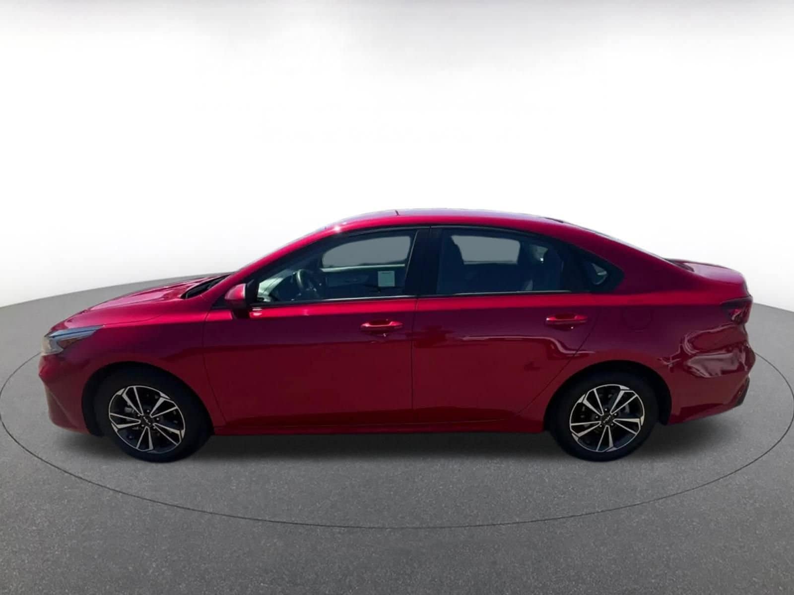 Thumbnail: 2024 Kia Forte - 7