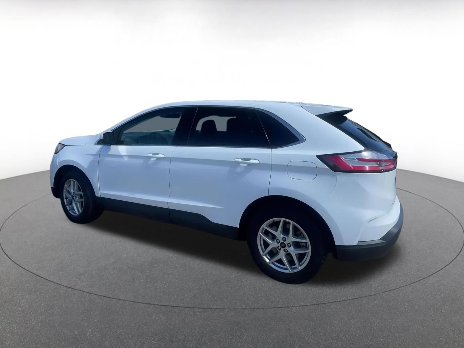 Image 8 of 2023 Ford Edge SUV