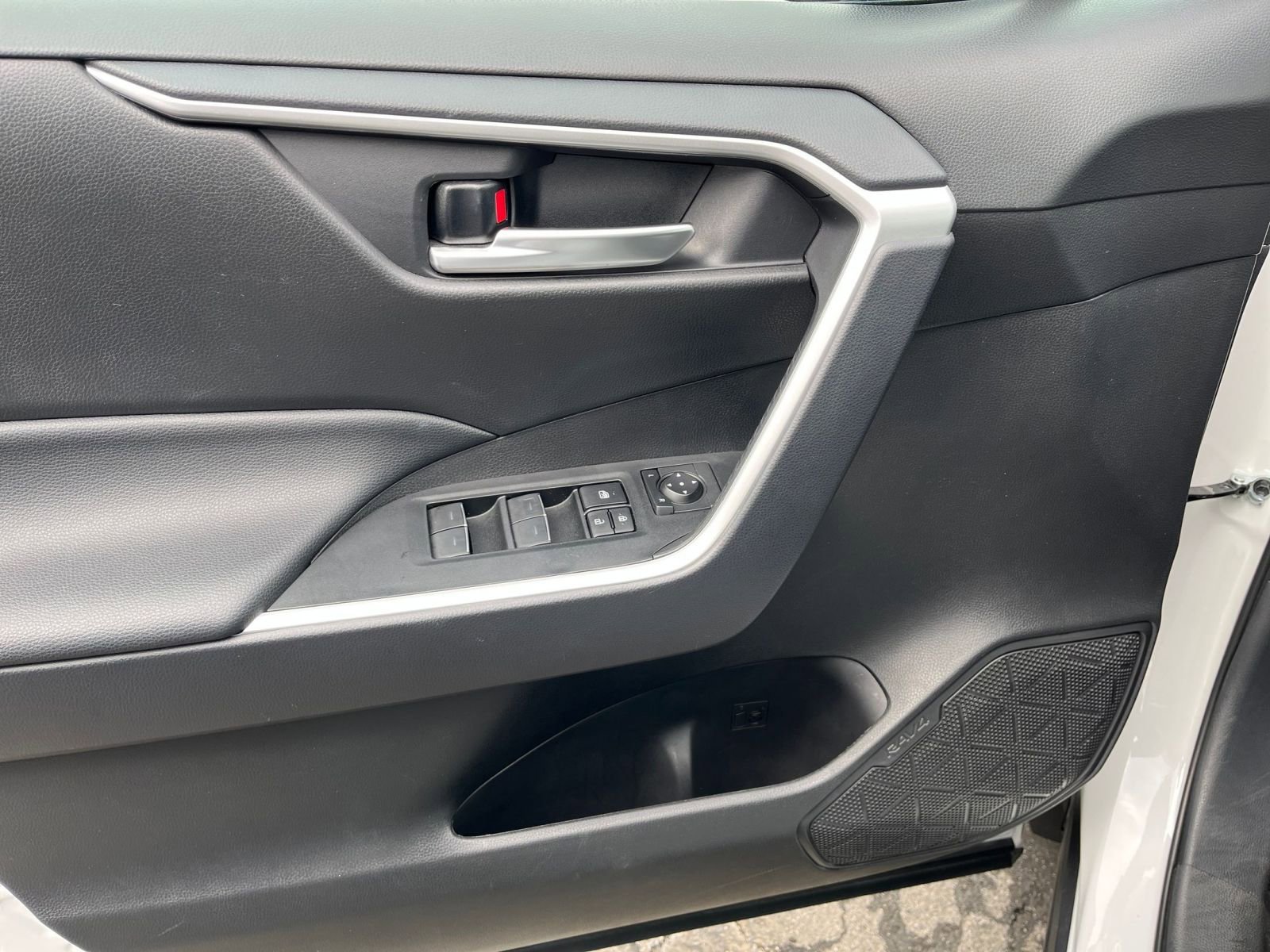 Thumbnail: 2025 Toyota RAV4 - 20