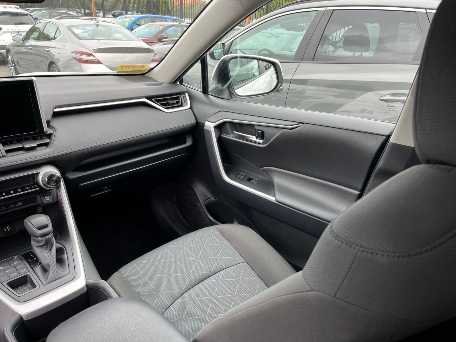 Thumbnail: 2025 Toyota RAV4 - 35