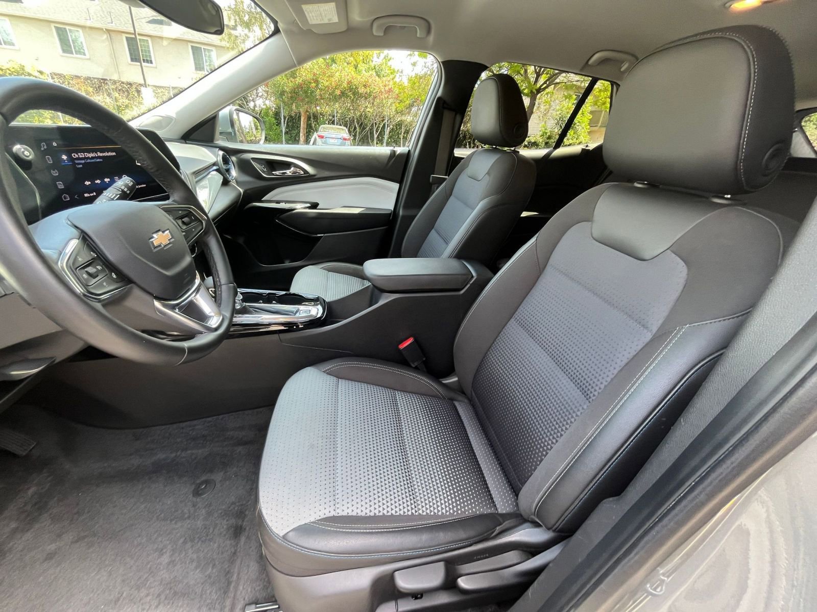 Thumbnail: 2025 Chevrolet Trax - 25