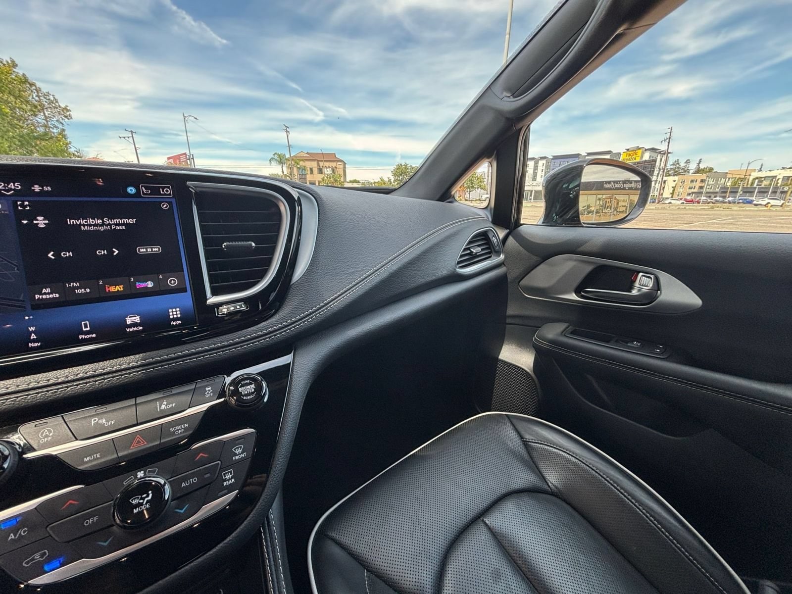 Thumbnail: 2025 Chrysler Pacifica - 33