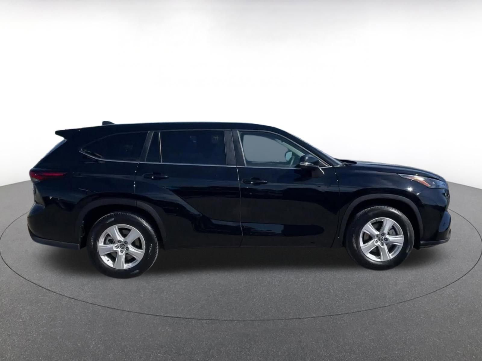 Thumbnail: 2025 Toyota Highlander - 16