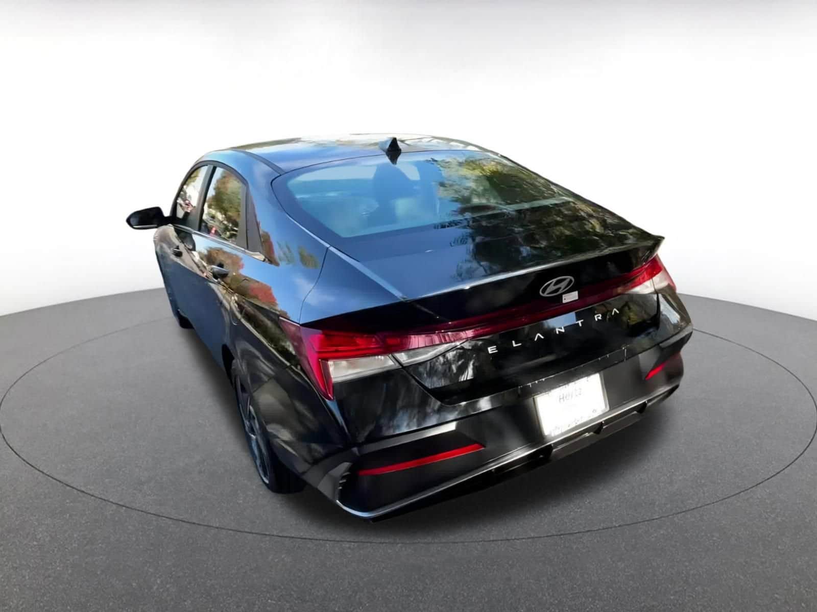 Thumbnail: 2025 Hyundai Elantra - 15