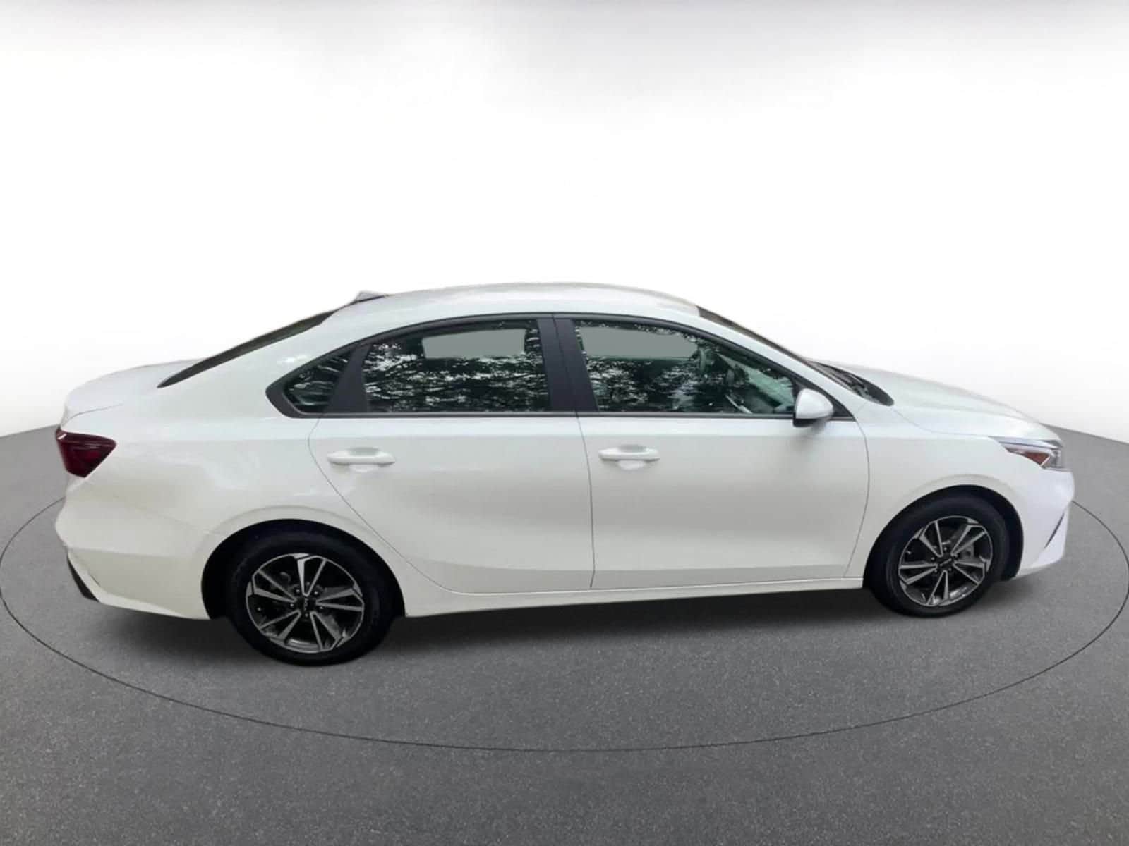 Thumbnail: 2023 Kia Forte - 16