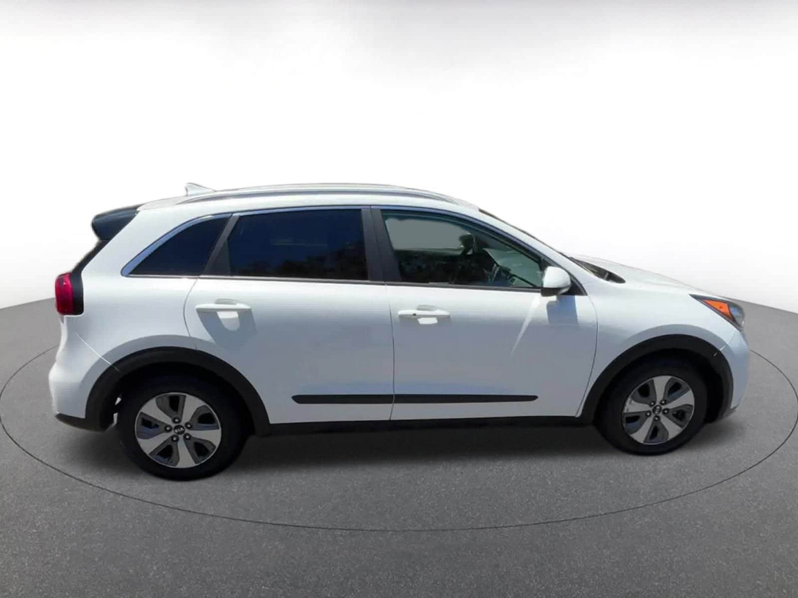 Thumbnail: 2019 Kia Niro - 13