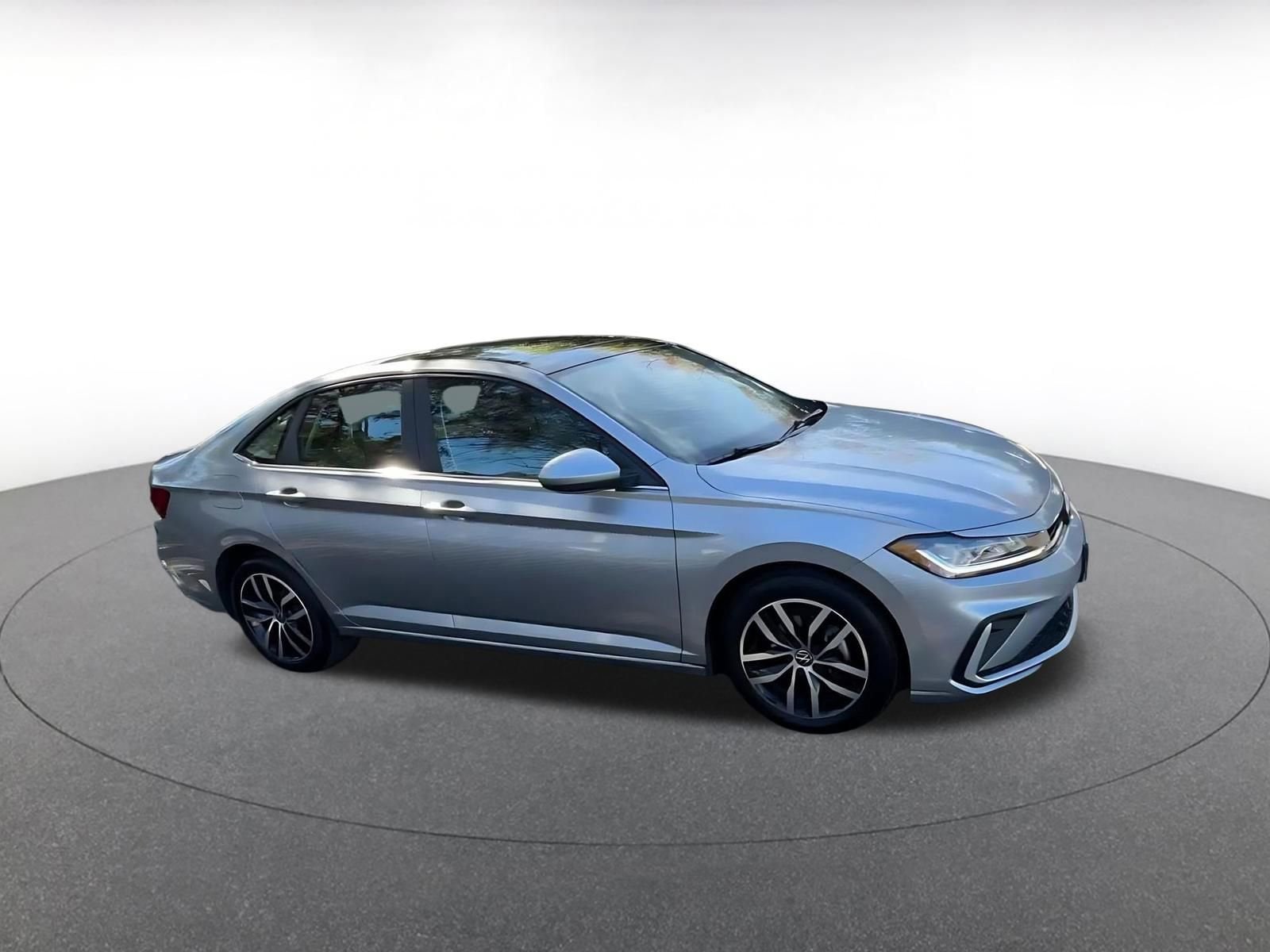 Thumbnail: 2025 Volkswagen Jetta - 2