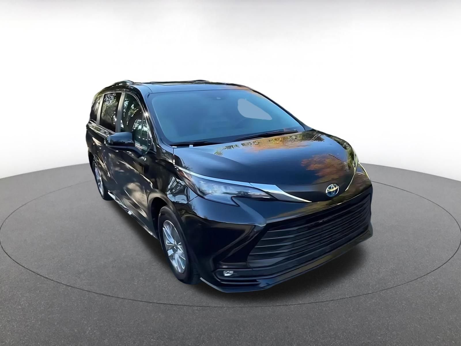Thumbnail: 2025 Toyota Sienna - 3