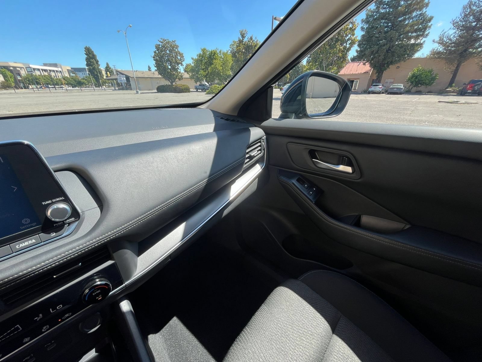 Thumbnail: 2025 Nissan Rogue - 32
