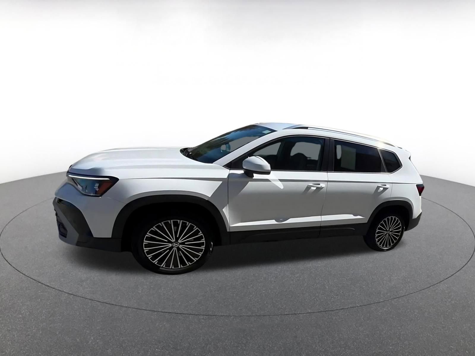 Thumbnail: 2025 Volkswagen Taos - 8