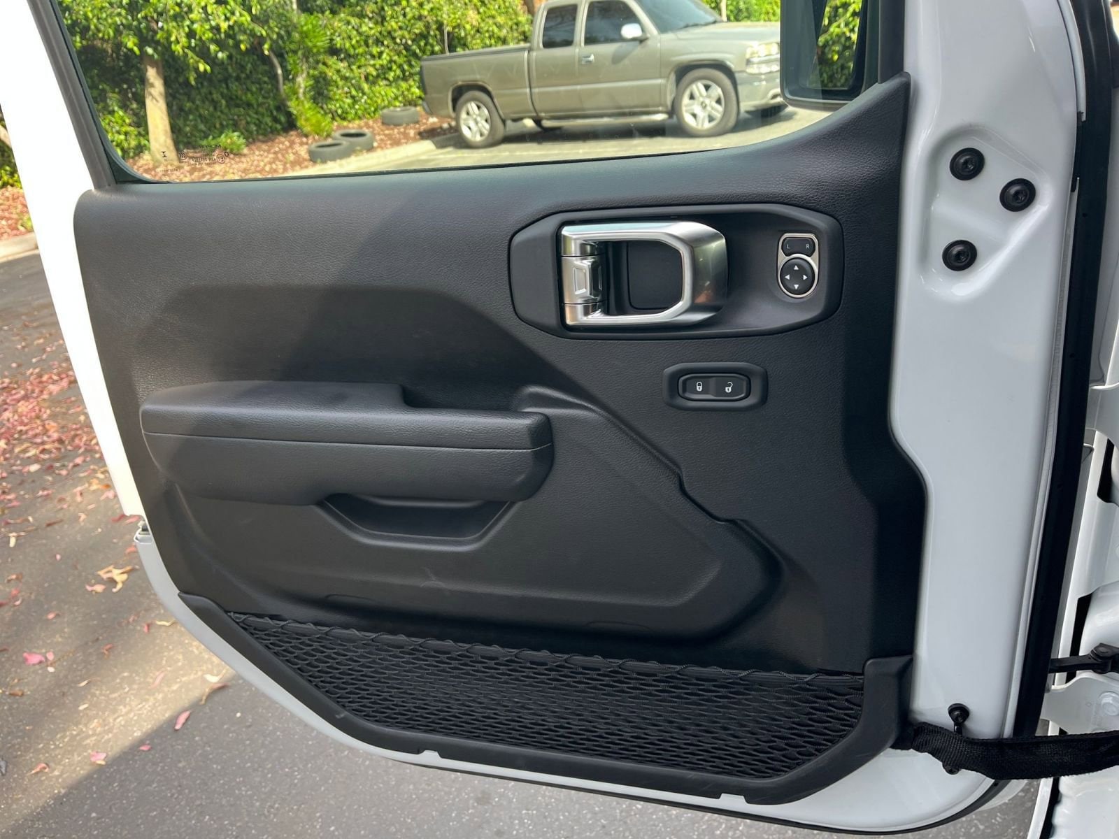 Thumbnail: 2025 Jeep Wrangler - 18