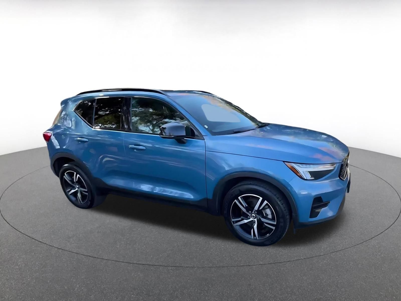 Thumbnail: 2024 Volvo XC40 - 2