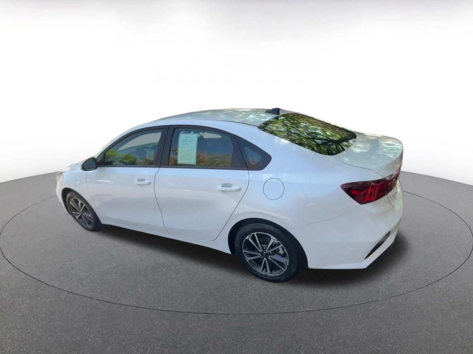 Thumbnail: 2024 Kia Forte - 8