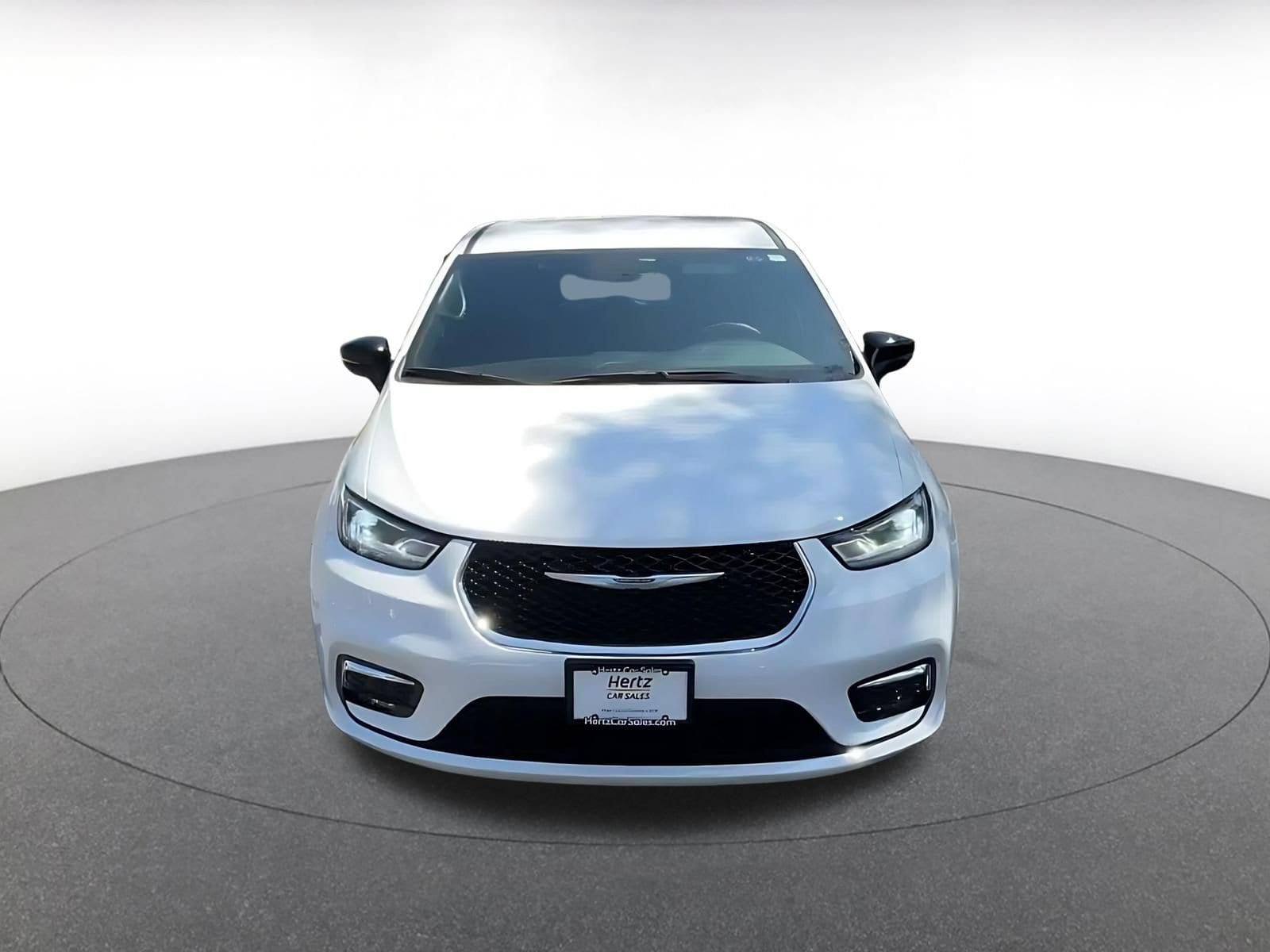 Thumbnail: 2025 Chrysler Pacifica - 4