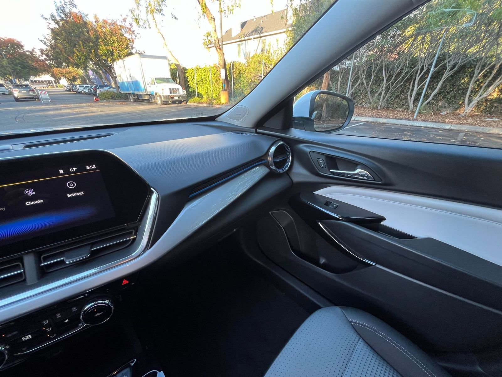 Thumbnail: 2025 Chevrolet Trax - 33