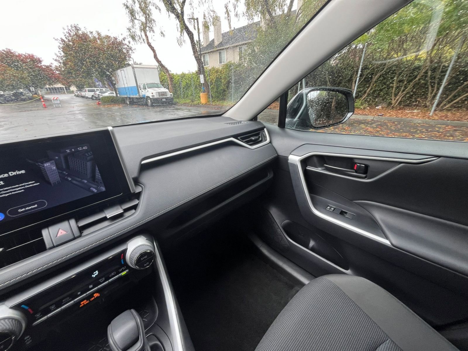 Thumbnail: 2025 Toyota RAV4 - 34