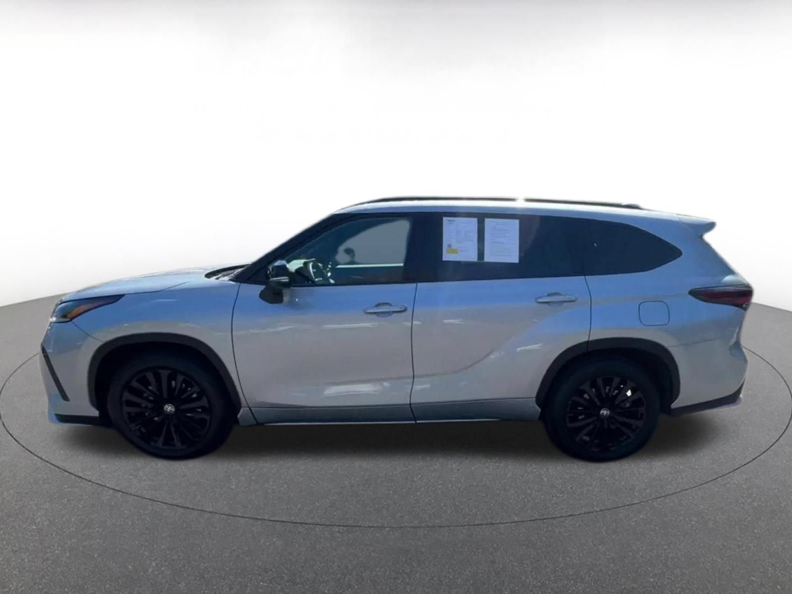 Thumbnail: 2025 Toyota Highlander - 9