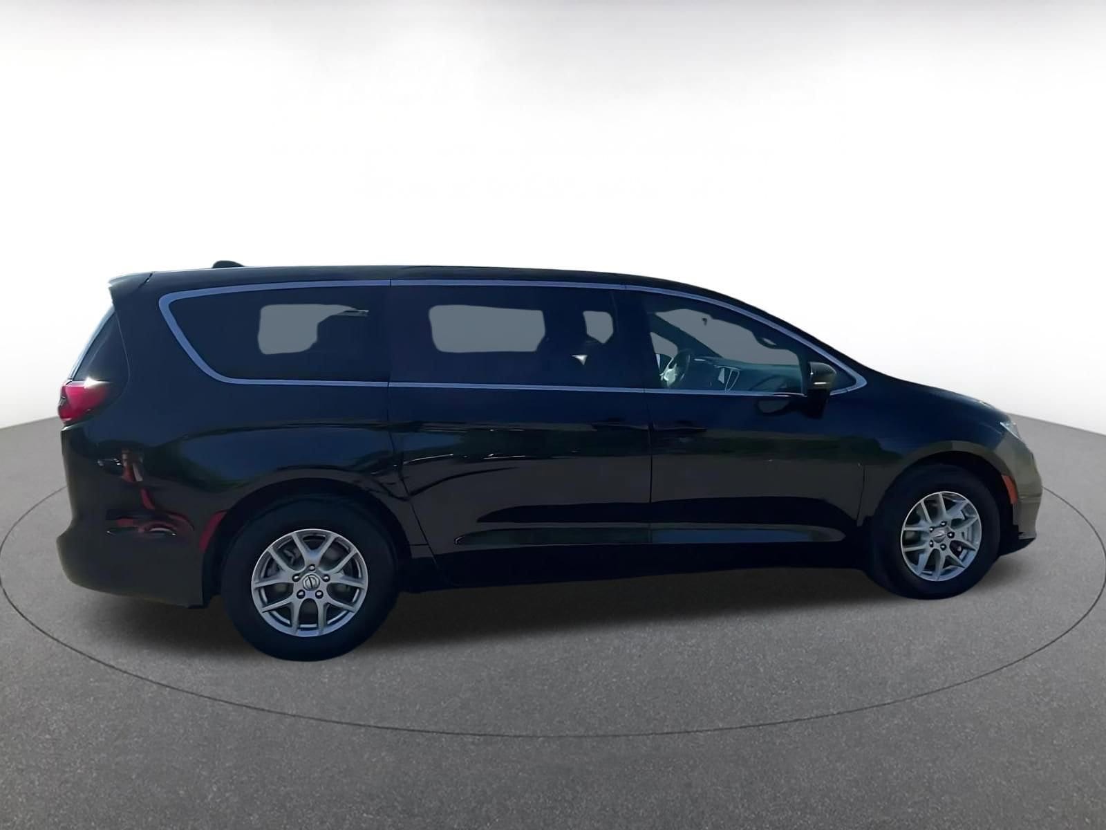 Thumbnail: 2025 Chrysler Pacifica - 16