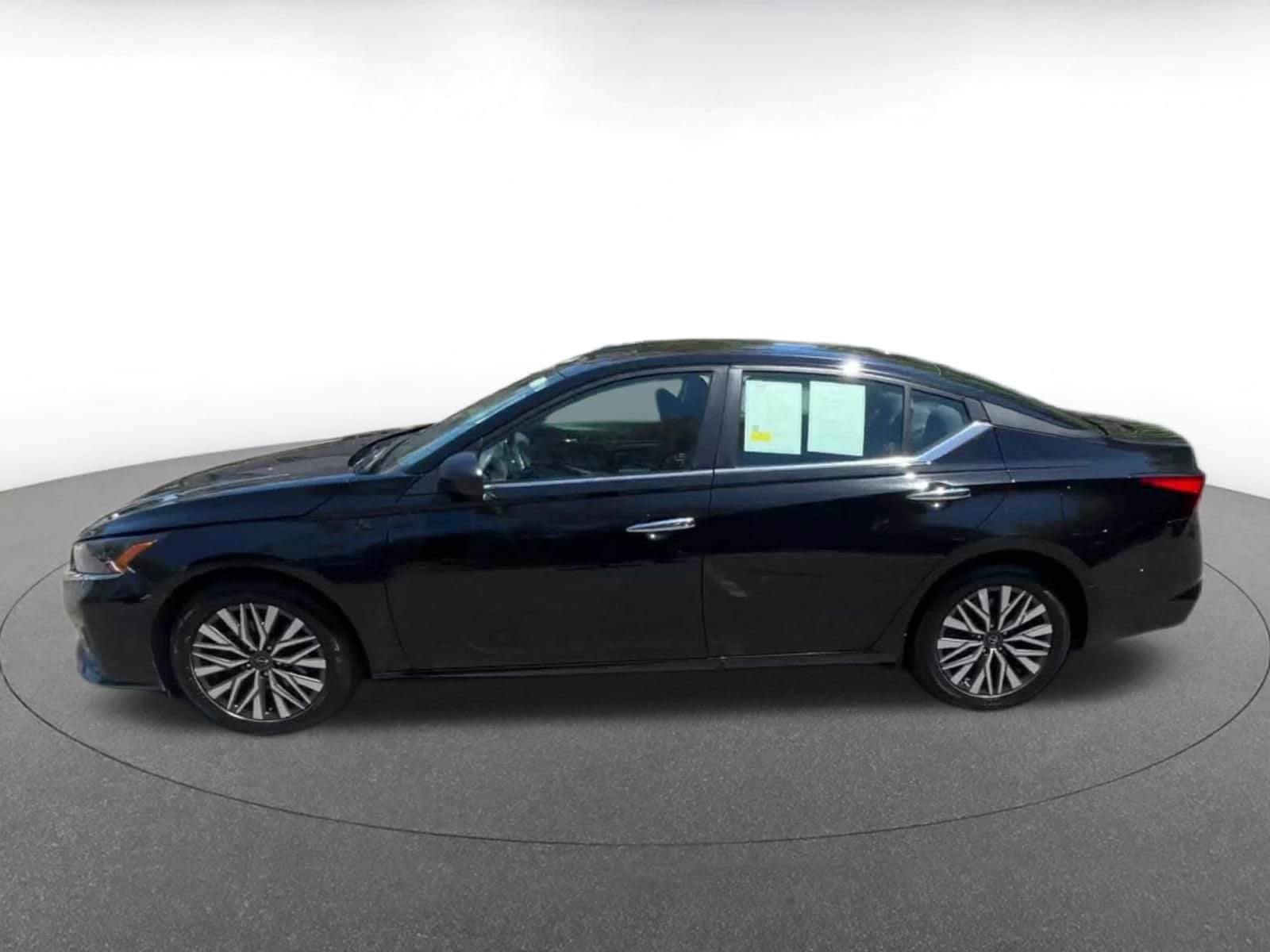 Thumbnail: 2025 Nissan Altima - 9