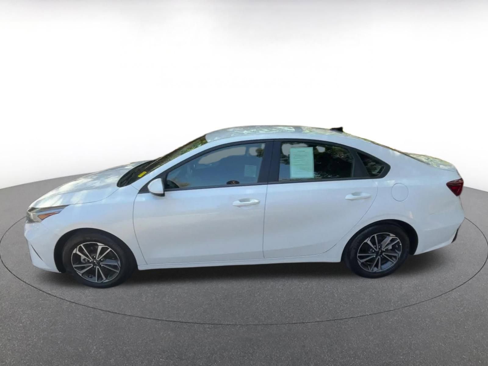 Thumbnail: 2024 Kia Forte - 7