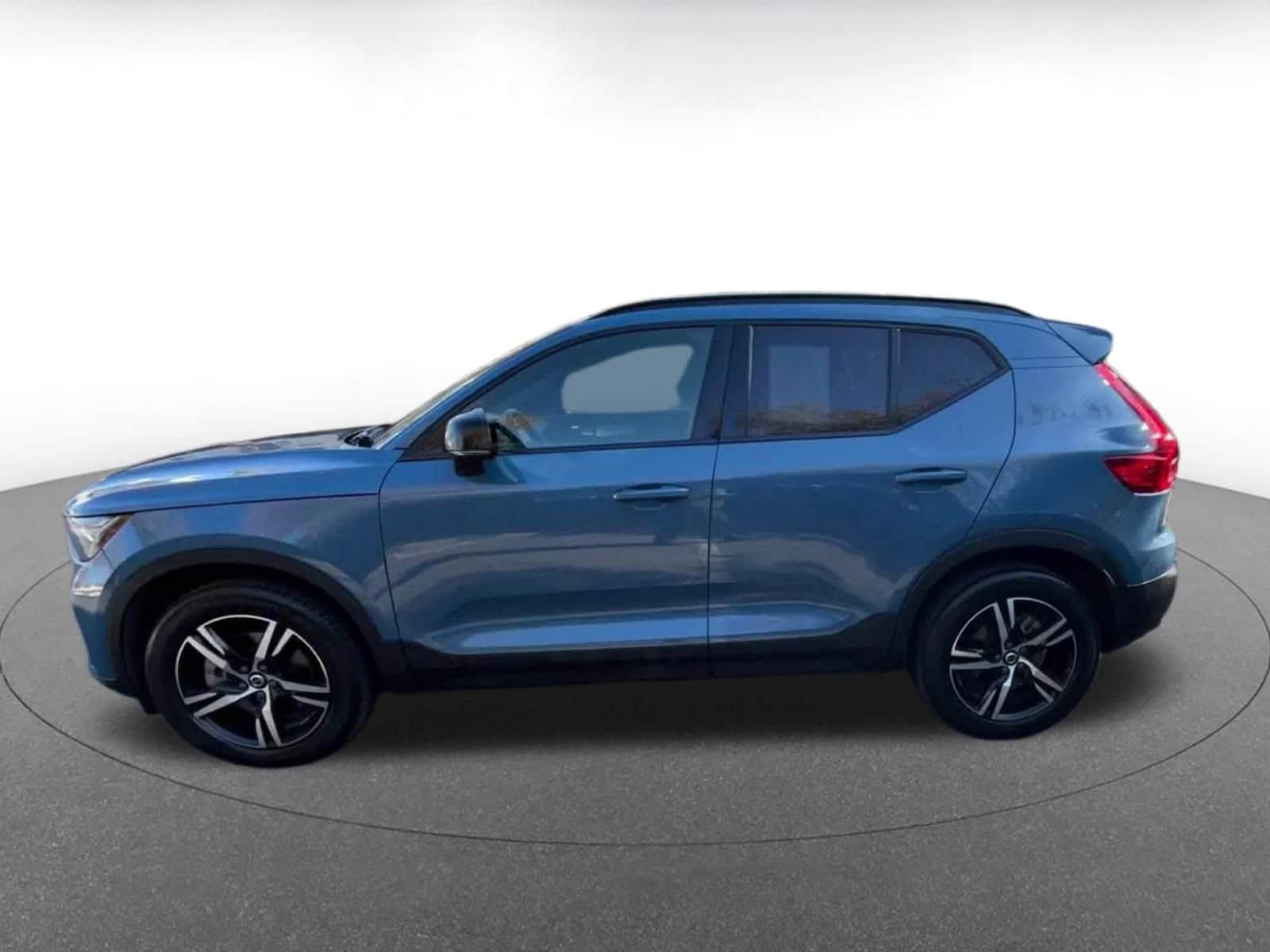 Thumbnail: 2024 Volvo XC40 - 8