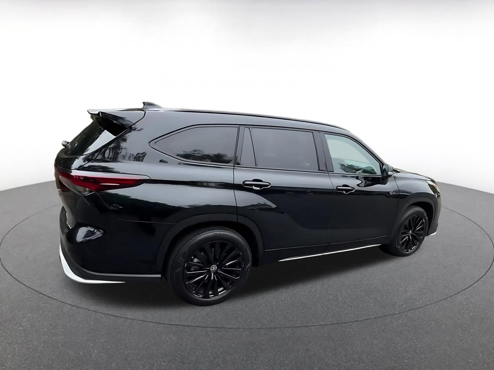 Thumbnail: 2025 Toyota Highlander - 15