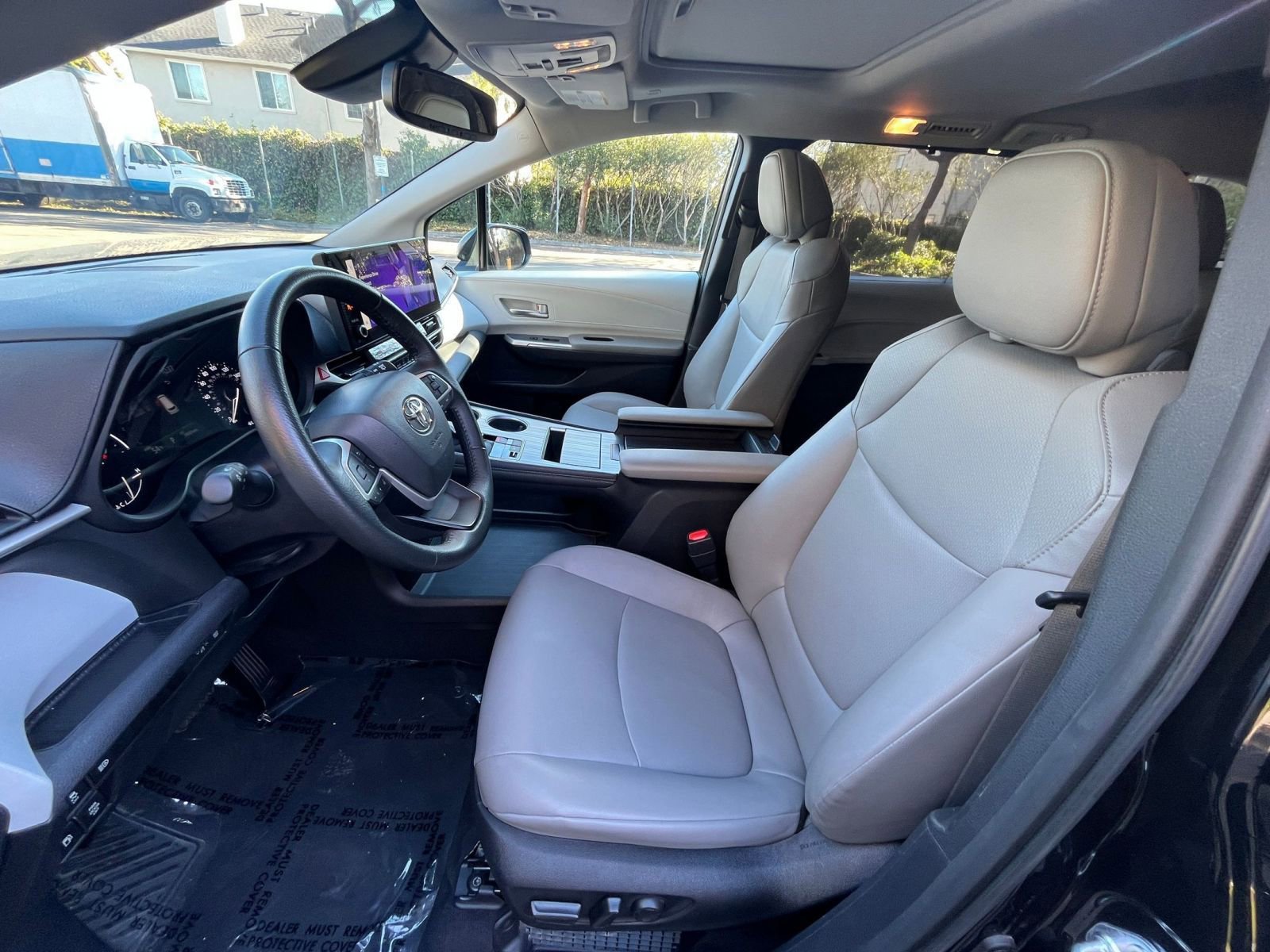 Thumbnail: 2025 Toyota Sienna - 28