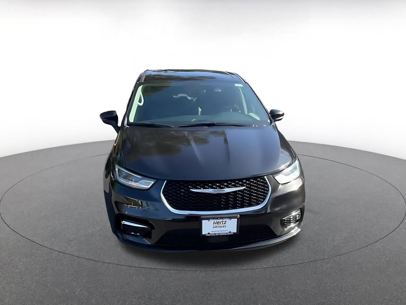 Thumbnail: 2023 Chrysler Pacifica - 4
